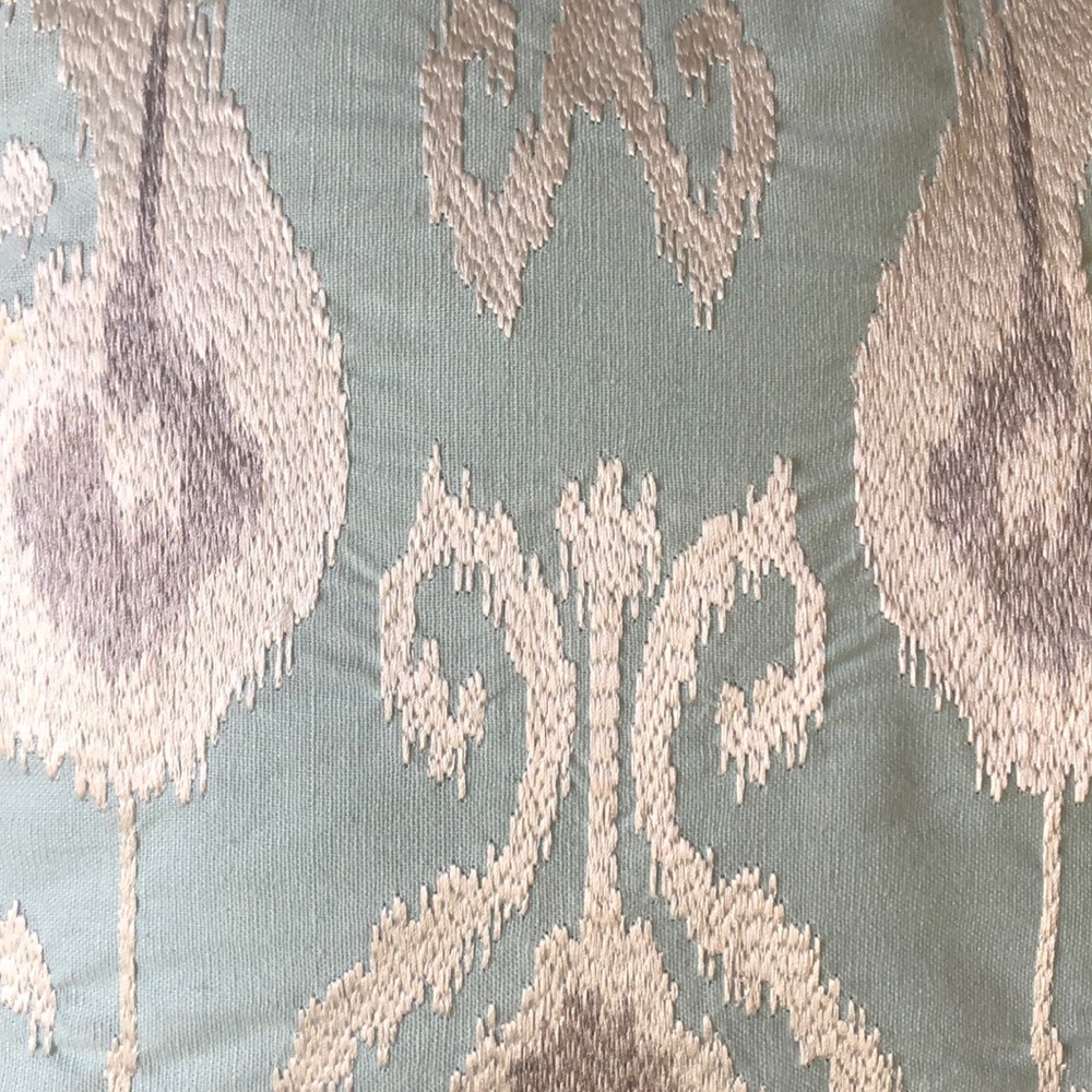 Throw pillow - Picture 3 of 3